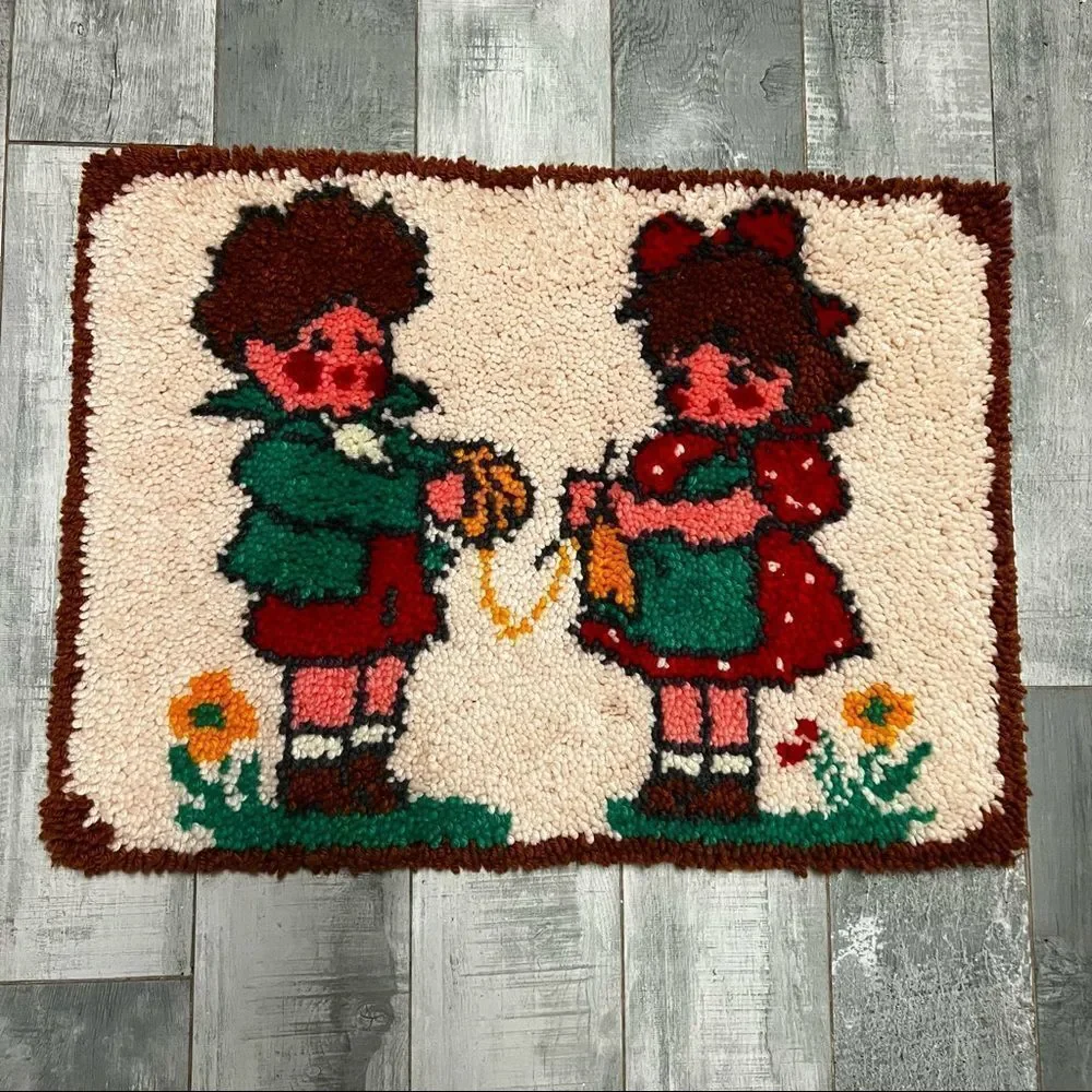 Vtg 70s Rug shaggy 28” Large grandma latch hook Boy Girl Knitting hanging art
